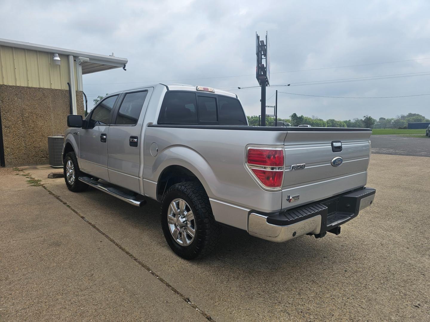 2011 SILVER Ford F-150 Platinum SuperCrew 6.5-ft. Bed 2WD (1FTFW1CT4BF) with an 3.5L V6 TURBO engine, 4-Speed Automatic transmission, located at 533 S Seven Points BLVD, Seven Points, TX, 75143, (430) 255-4030, 32.313999, -96.209351 - Photo#3